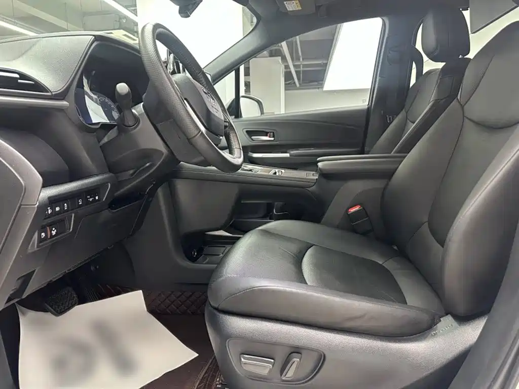 Toyota Granvia — миниатюра 7