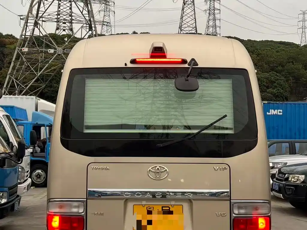 Toyota Coaster — миниатюра 16