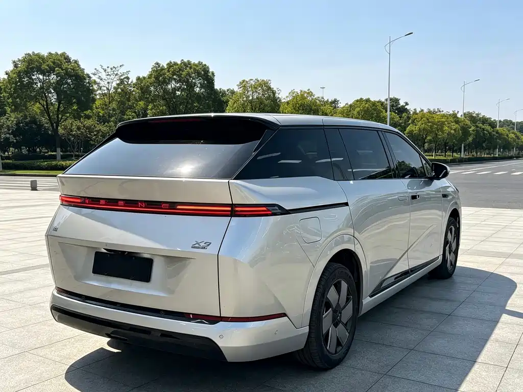 XPeng X9 — миниатюра 10