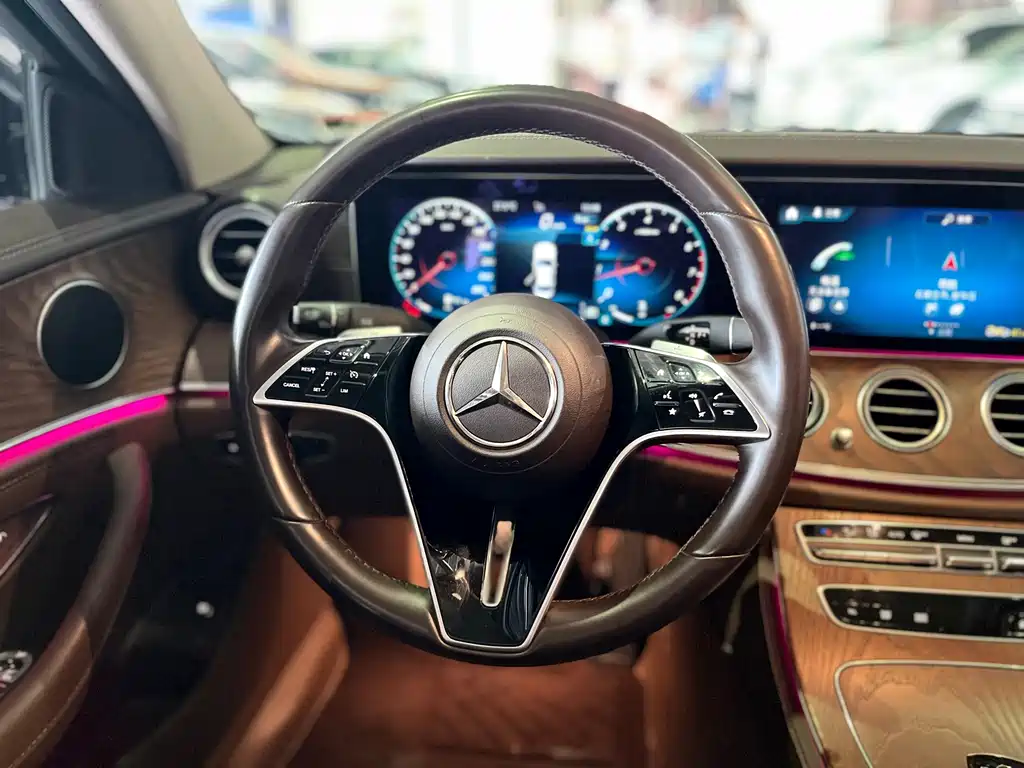 Mercedes-Benz E-Class — миниатюра 12