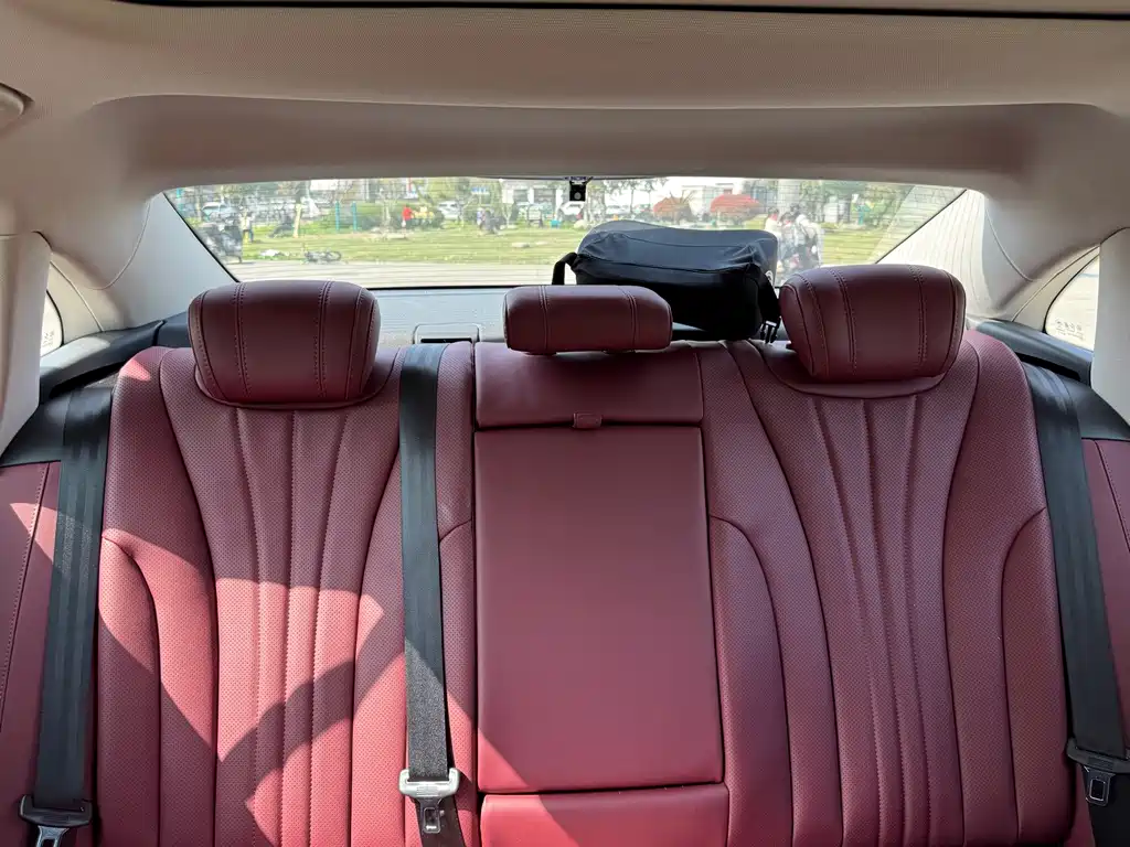 Hongqi Hongqi H5 — миниатюра 10