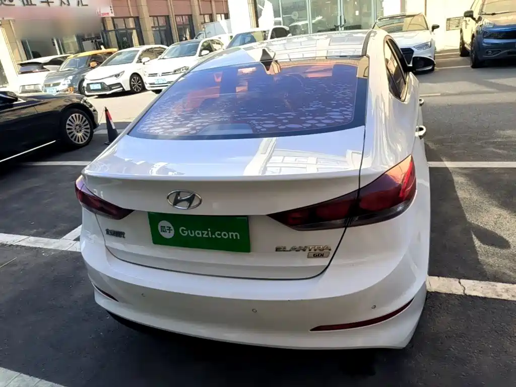 Hyundai Elantra — миниатюра 6