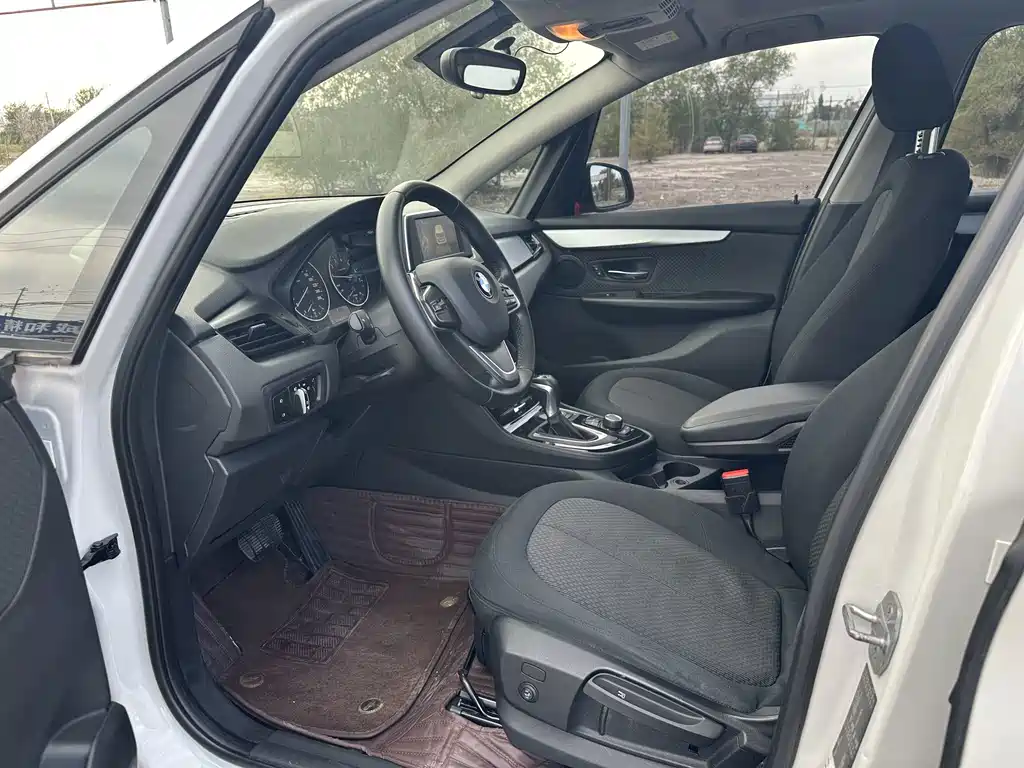 BMW 2 Series Active Tourer — миниатюра 5