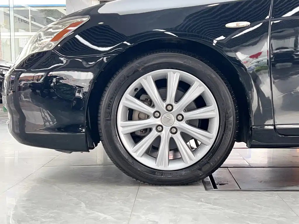 Lexus ES — миниатюра 8