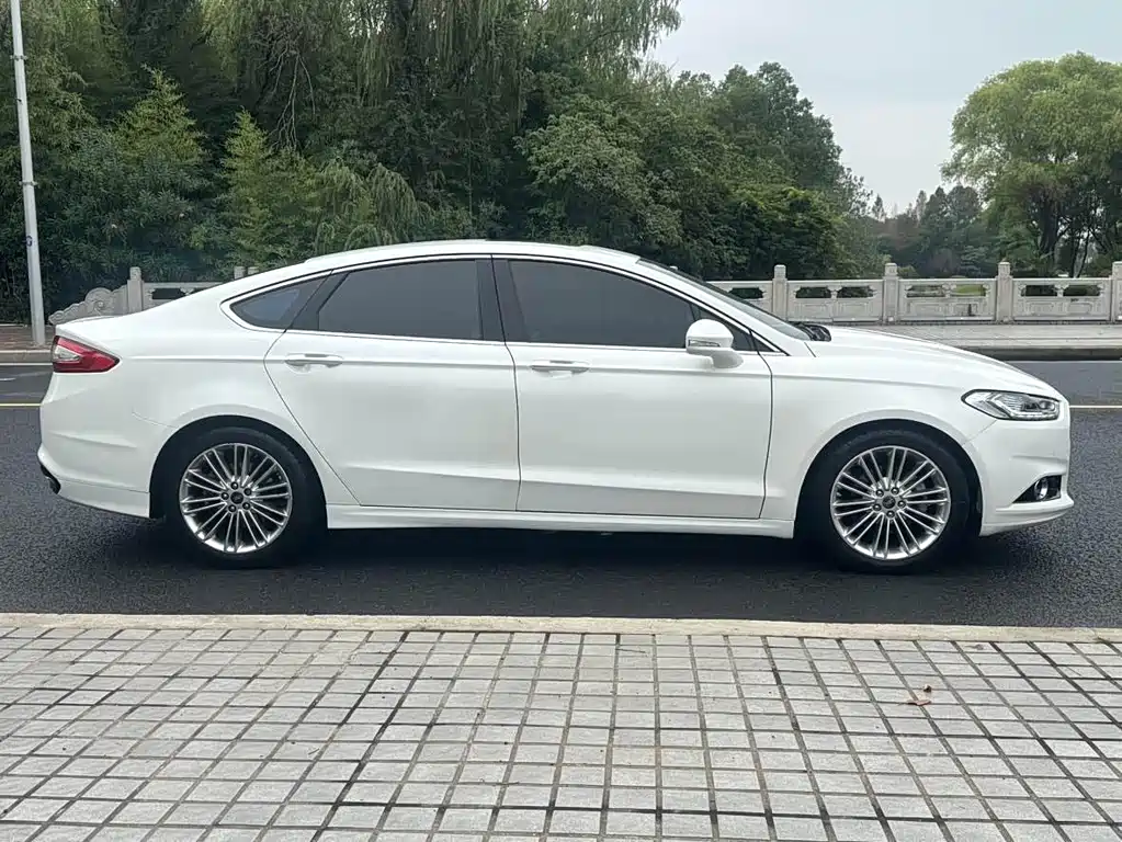 Ford Mondeo — миниатюра 8