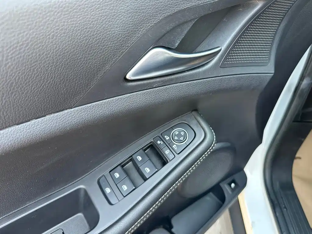 BYD Yuan EV — миниатюра 13
