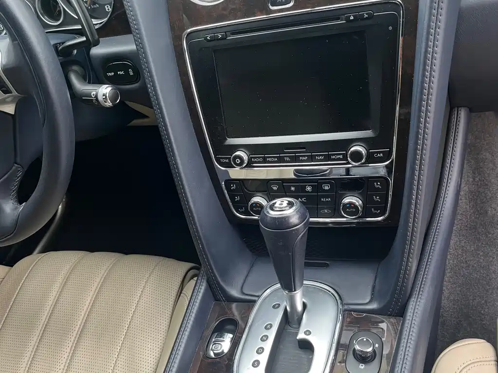 Bentley Flying Spur — миниатюра 22
