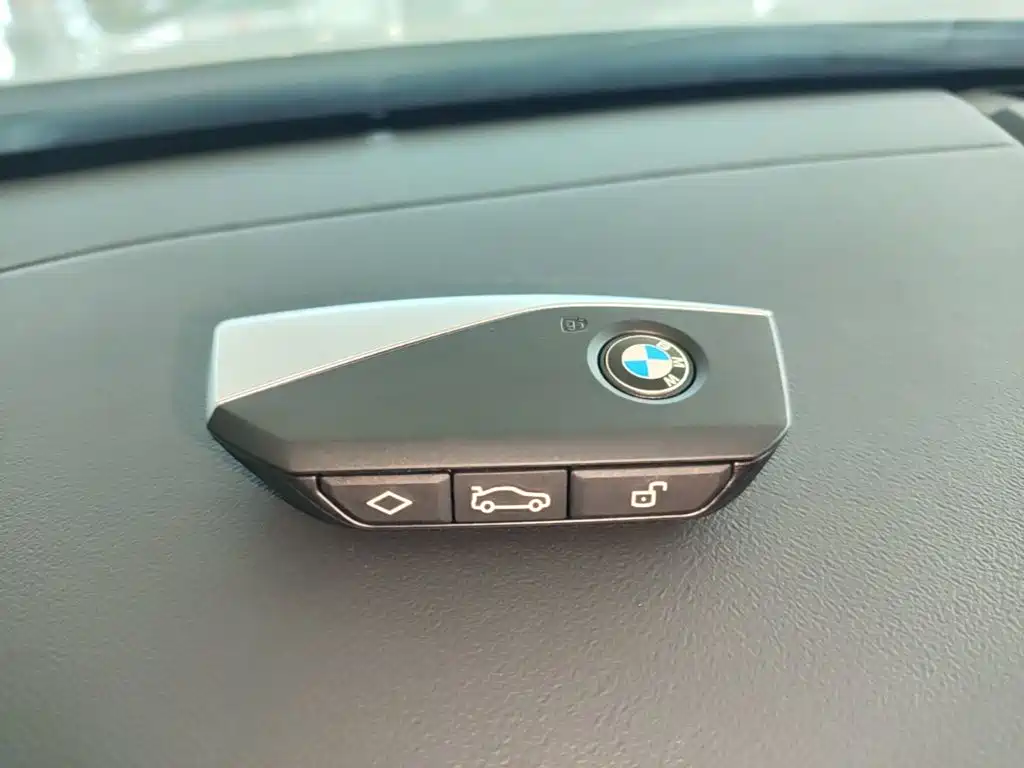 BMW i5 — миниатюра 9