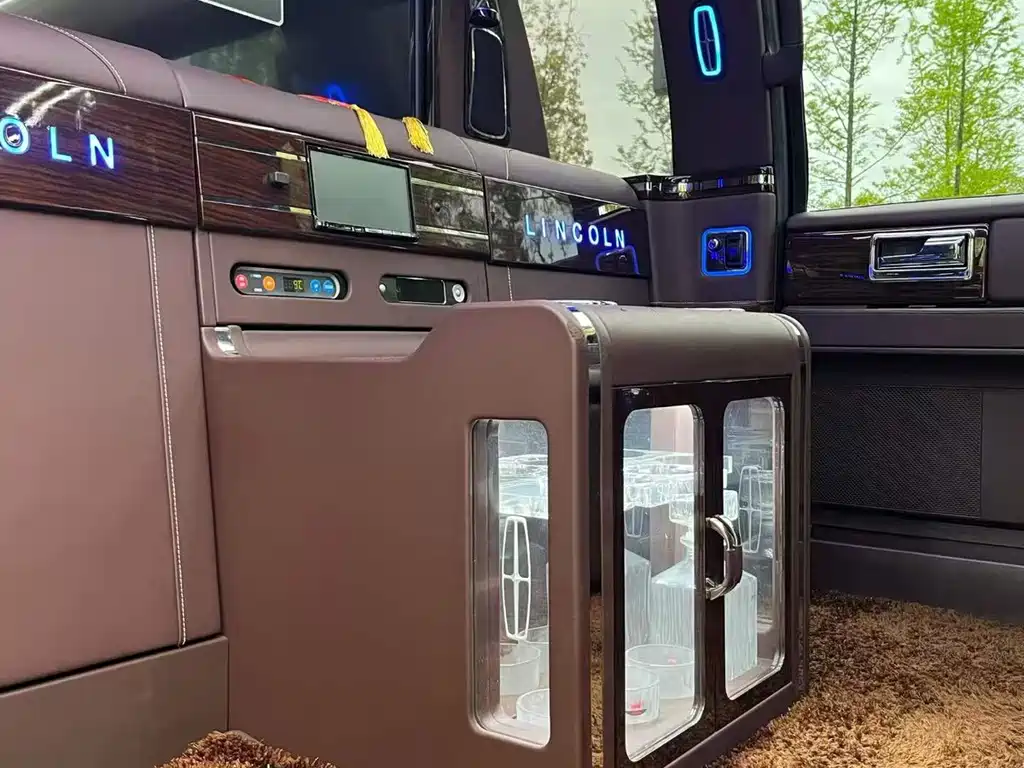 Lincoln Navigator — миниатюра 7