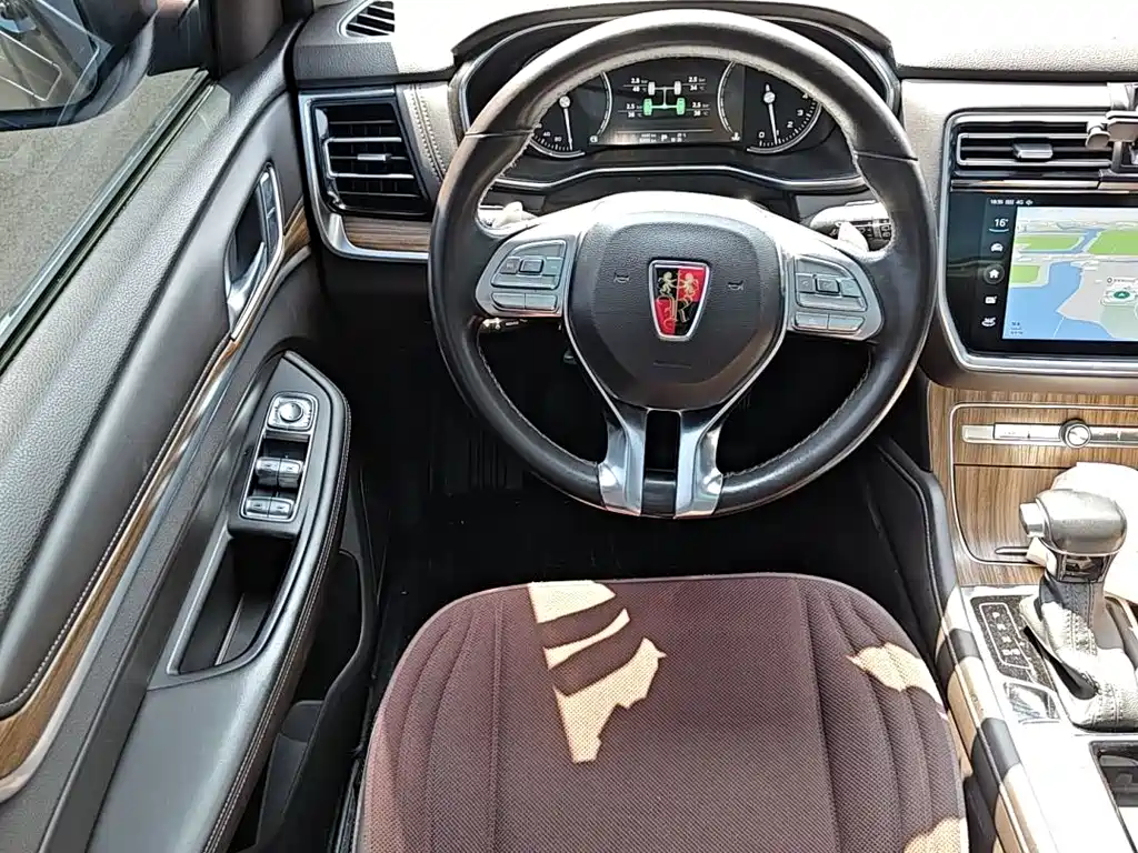 Roewe RX8 — миниатюра 12