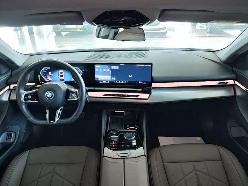 BMW i5 — миниатюра 10