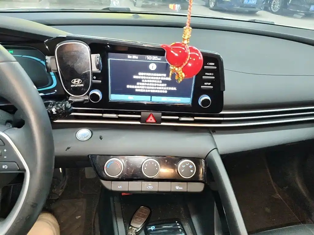 Hyundai Elantra — миниатюра 13