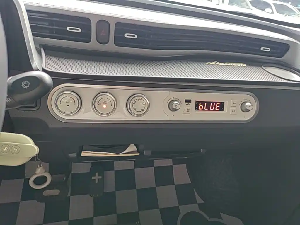 Wuling MINIEV — миниатюра 13