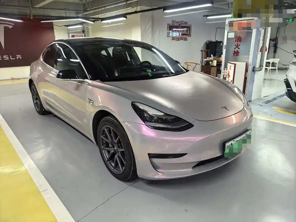 Tesla Model 3 — миниатюра 3