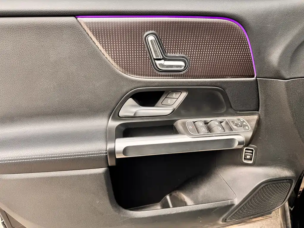 Mercedes-Benz GLB — миниатюра 11