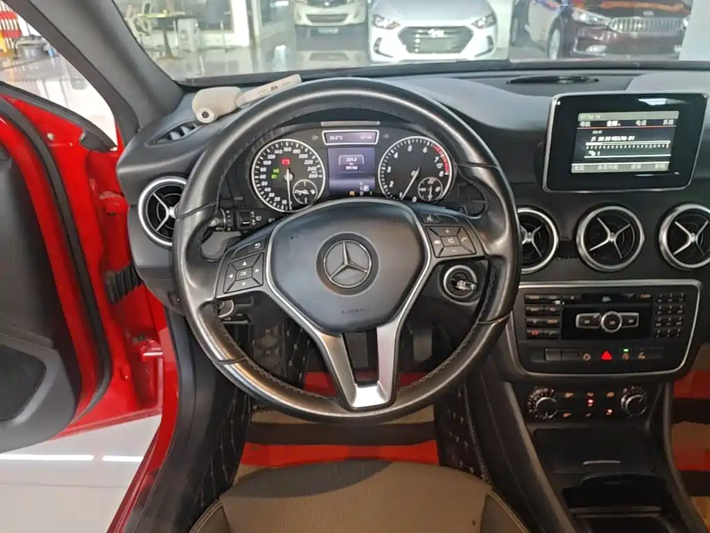 Mercedes-Benz A-Class (Import) — миниатюра 11