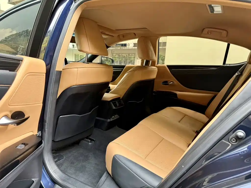 Lexus ES — миниатюра 6