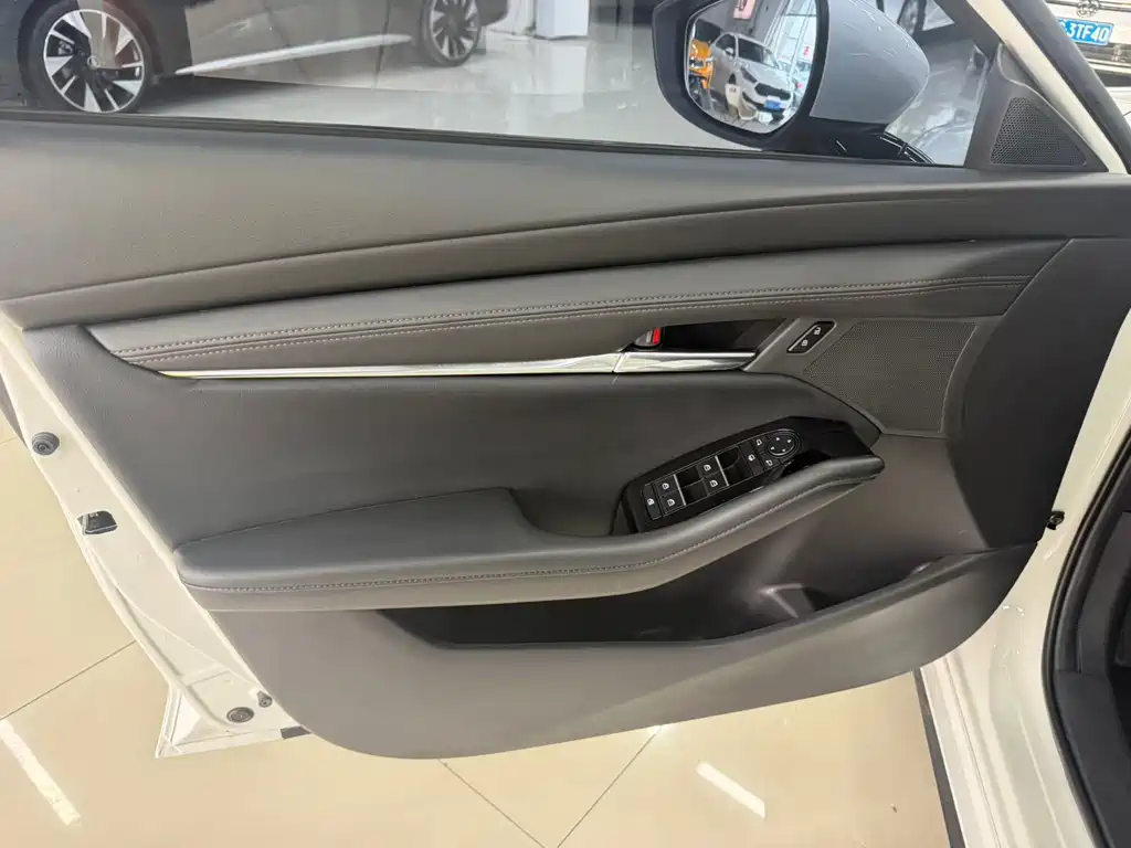 Mazda 3 Axela — миниатюра 8