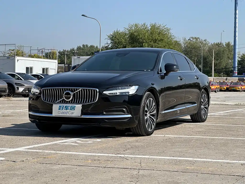 VOLVO  S90