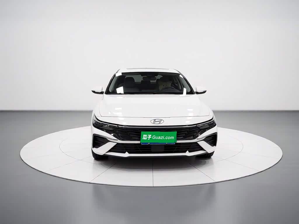 Hyundai Elantra 1.5 л 2024 г. Белый, пробег 20200 км