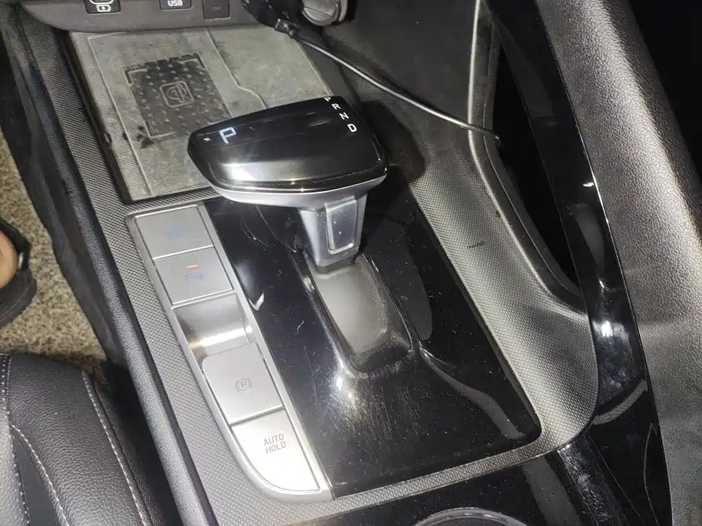Hyundai Elantra — миниатюра 10