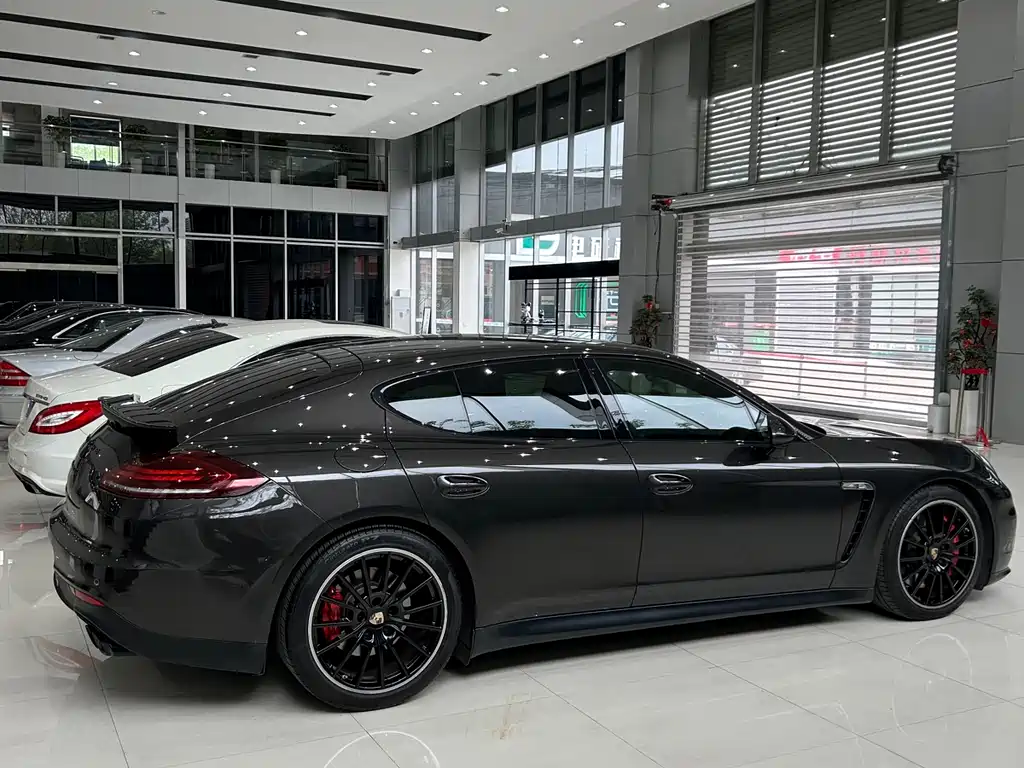 Porsche Panamera 2012 Panamera GTS 4.8L