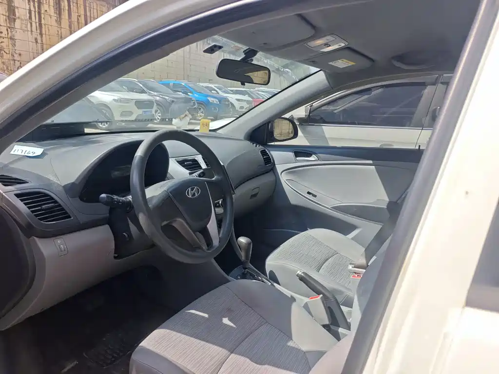 Hyundai Verna — миниатюра 9