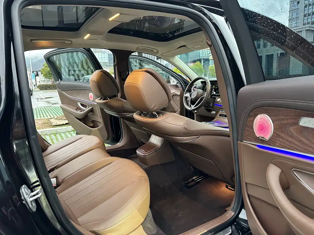 Mercedes-Benz E-Class — миниатюра 11
