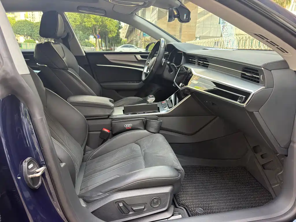 Audi A7L — миниатюра 10