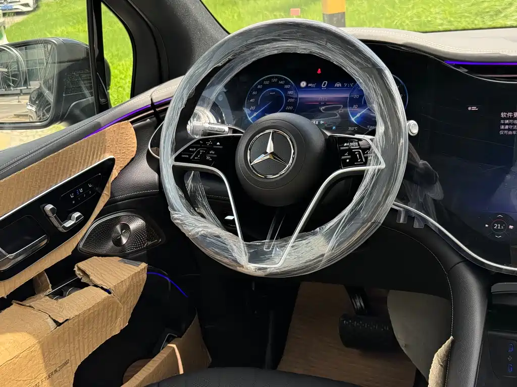 Mercedes-Benz EQS SUV — миниатюра 18
