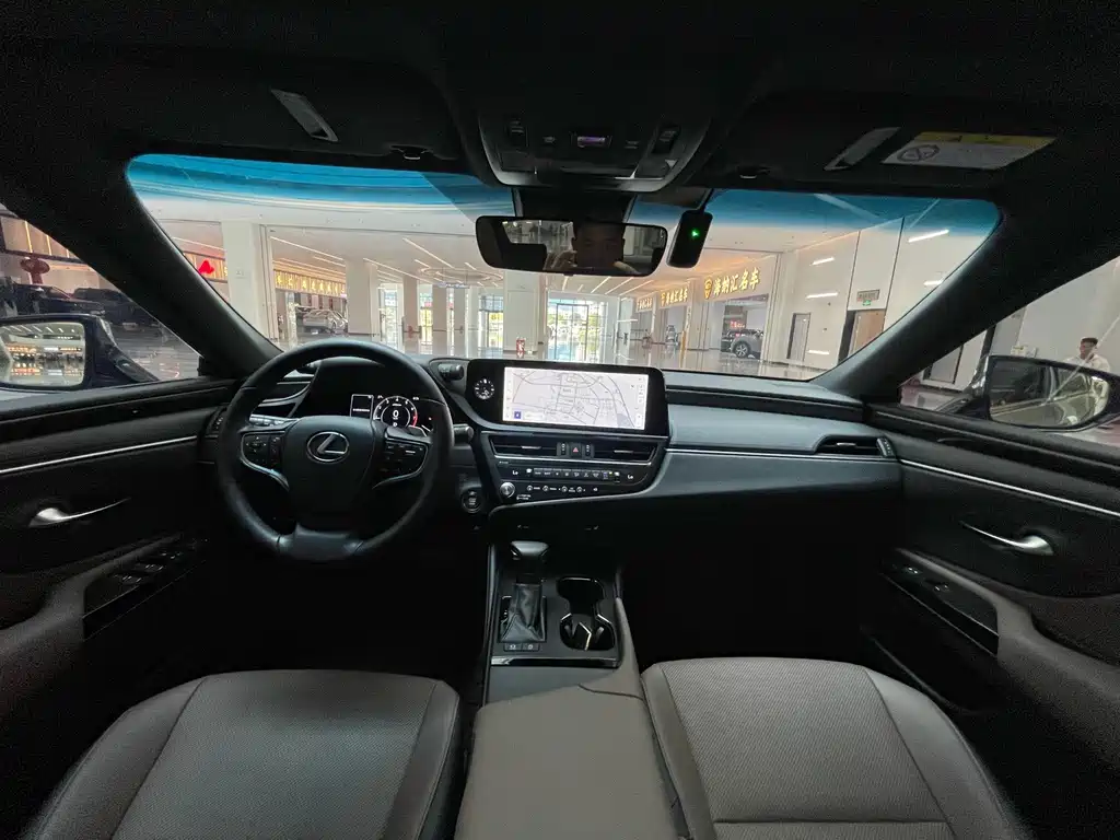 Lexus ES — миниатюра 6
