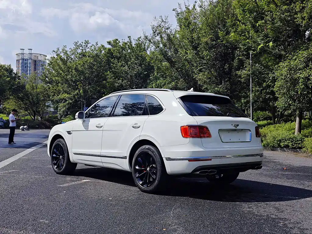 Bentley Bentayga — миниатюра 6