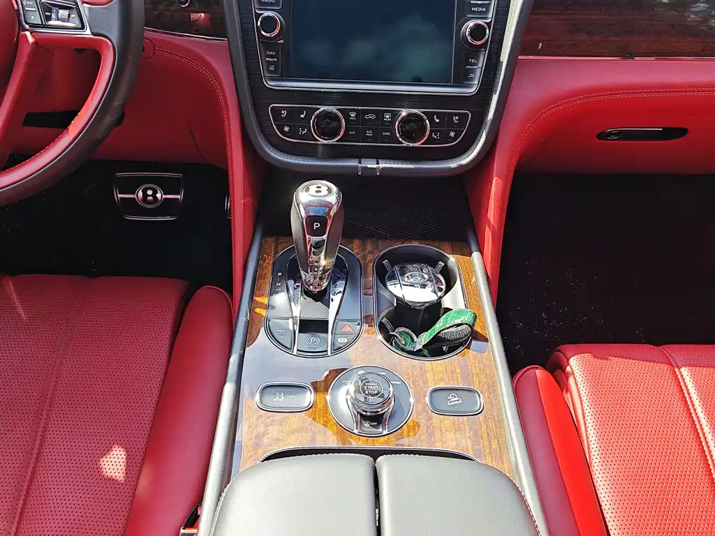 Bentley Bentayga — миниатюра 11