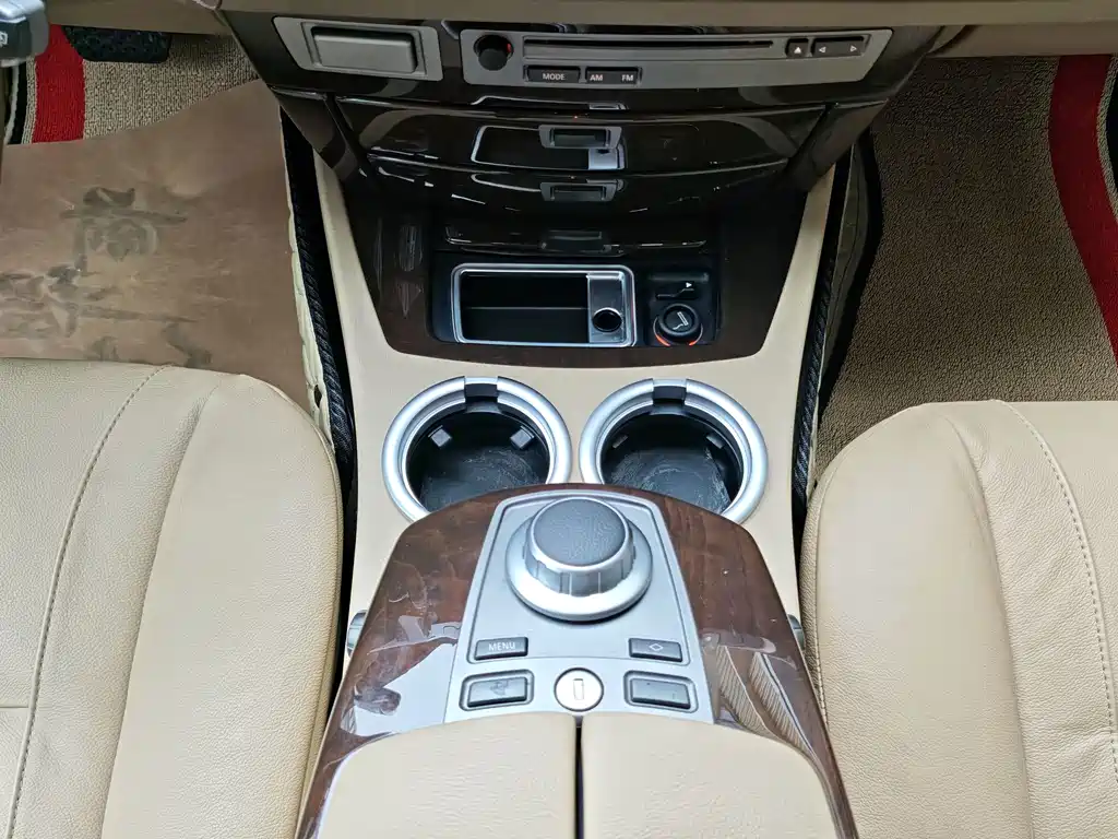 BMW 7 Series — миниатюра 18