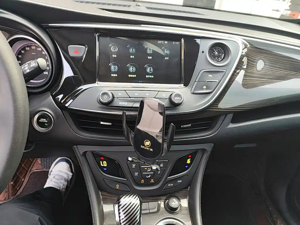 Buick Envision Plus — миниатюра 10