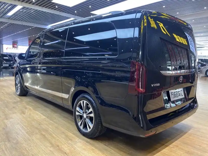 Mercedes-Benz V-Class (Import) — миниатюра 32