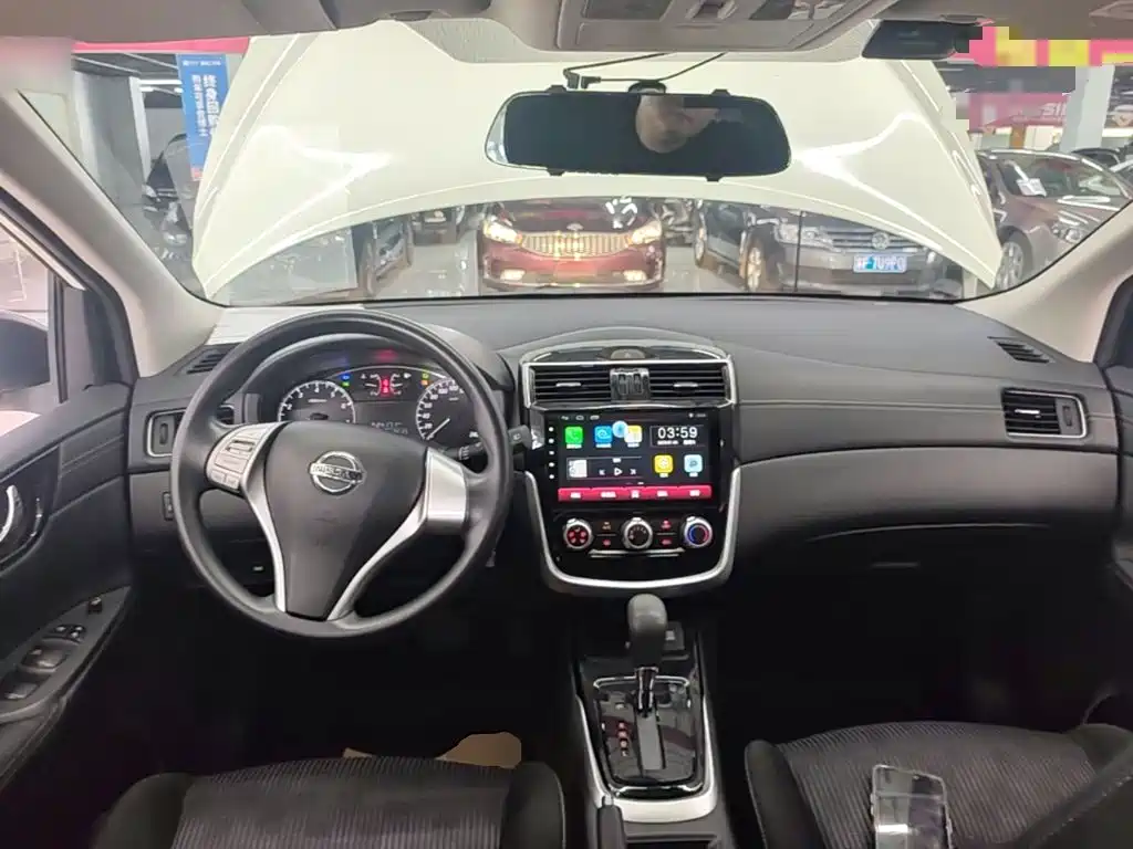 Nissan Tiida — миниатюра 10