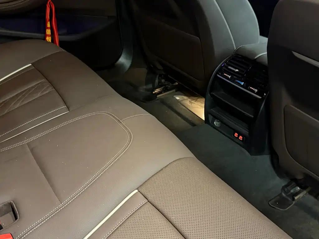 BMW 5 Series — миниатюра 11