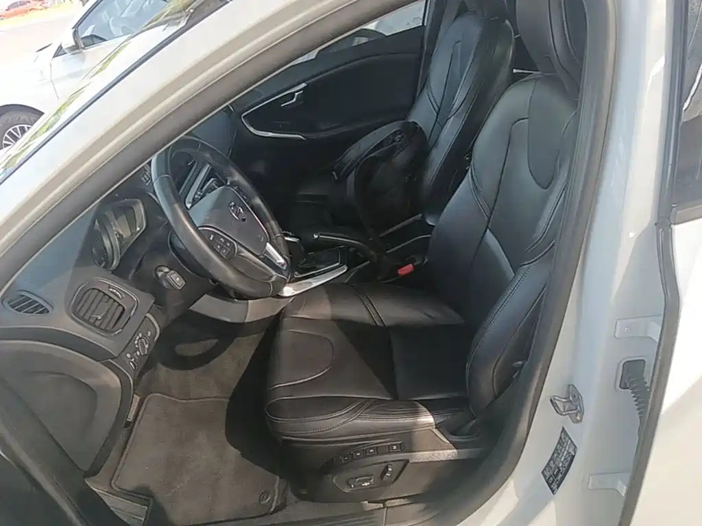 Volvo V40 — миниатюра 15