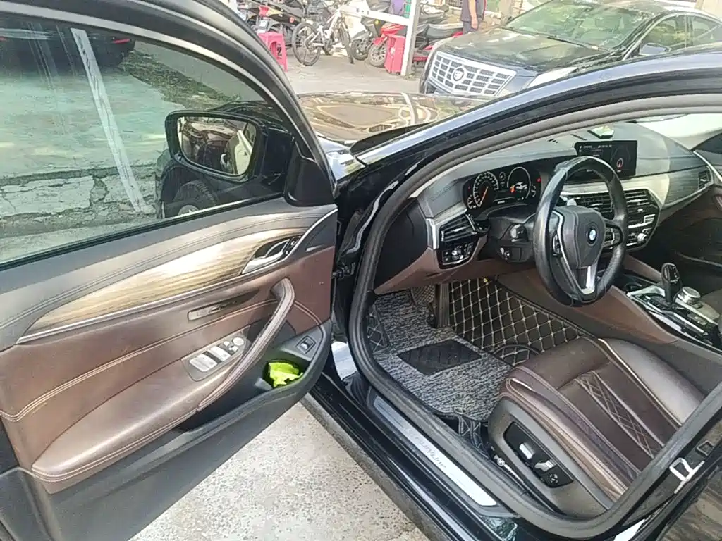 BMW 5 Series — миниатюра 16