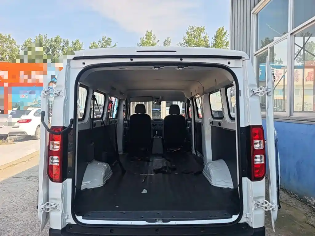 Wuling Yangguang — миниатюра 19