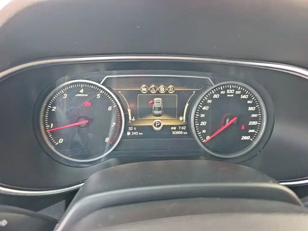 Hongqi Hongqi H5 — миниатюра 12