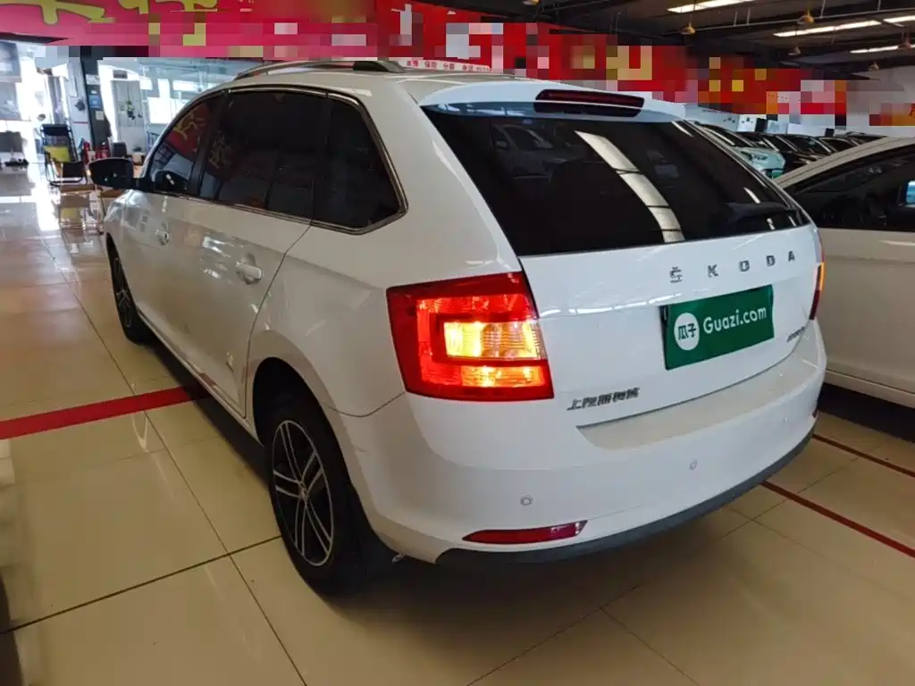Skoda Rapid Spaceback — миниатюра 5