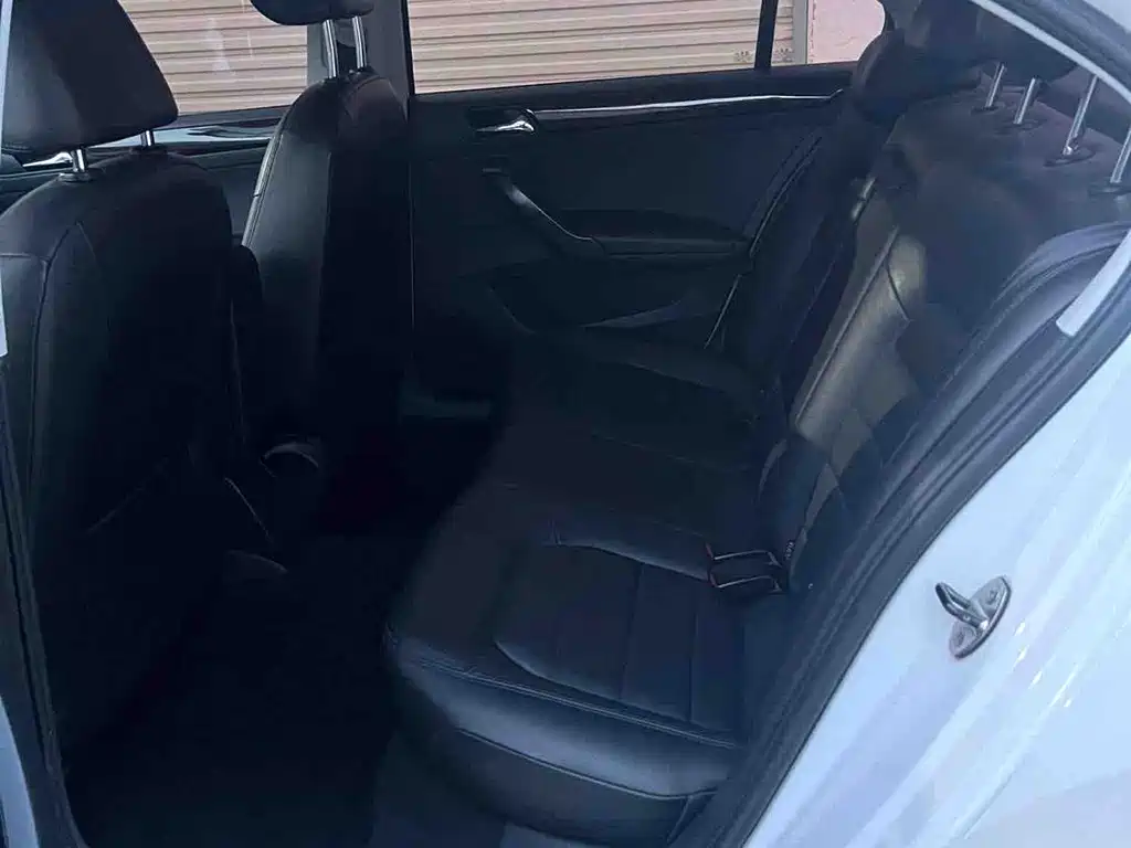 Volkswagen Santana — миниатюра 5