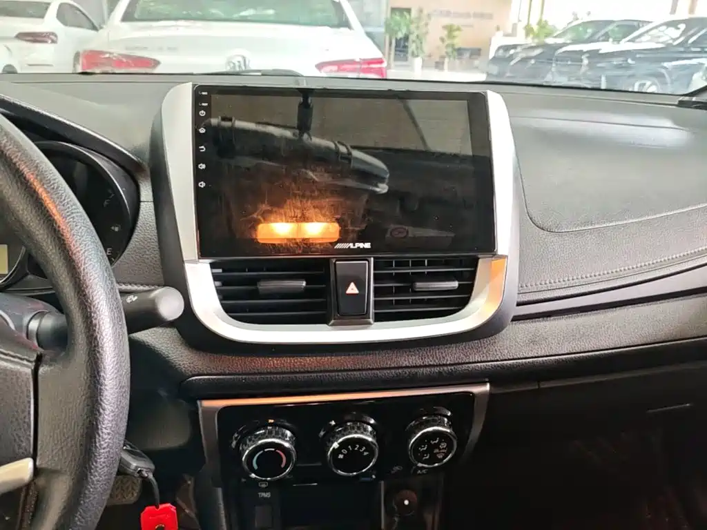 Toyota Yaris L — миниатюра 13