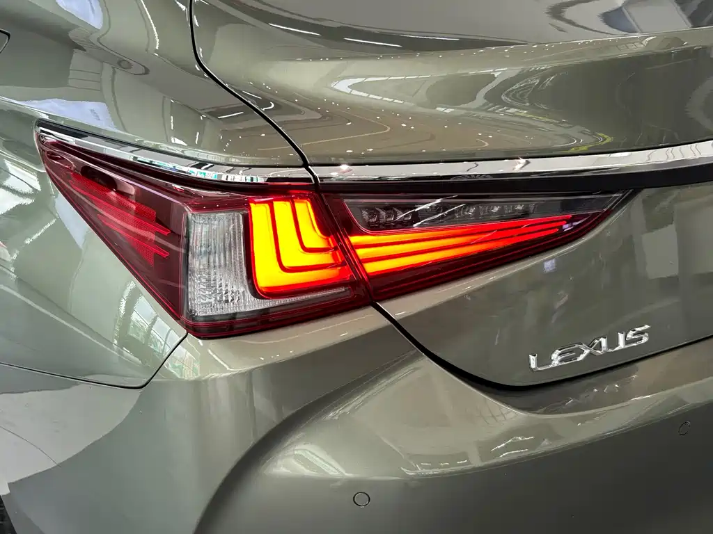 Lexus ES — миниатюра 26