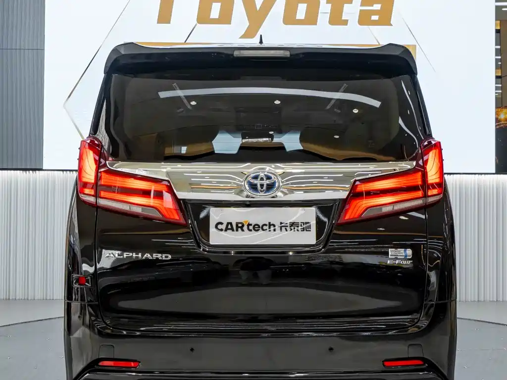 Toyota Alphard — миниатюра 5