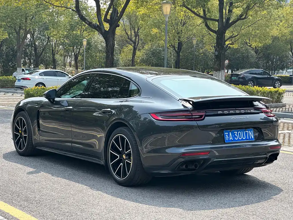 PORSCHE PANAMERA