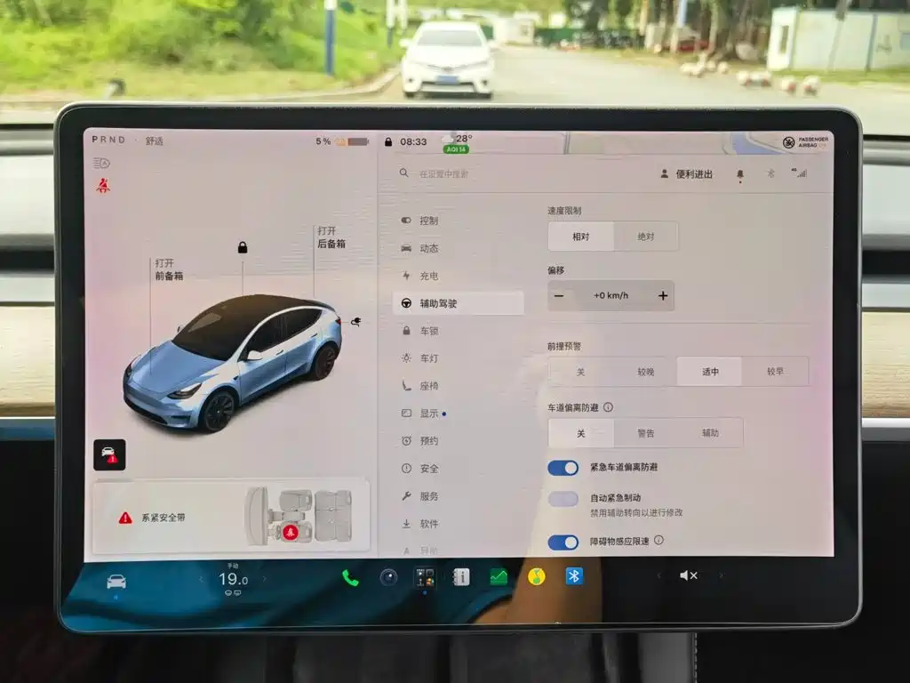 Tesla Model Y — миниатюра 17
