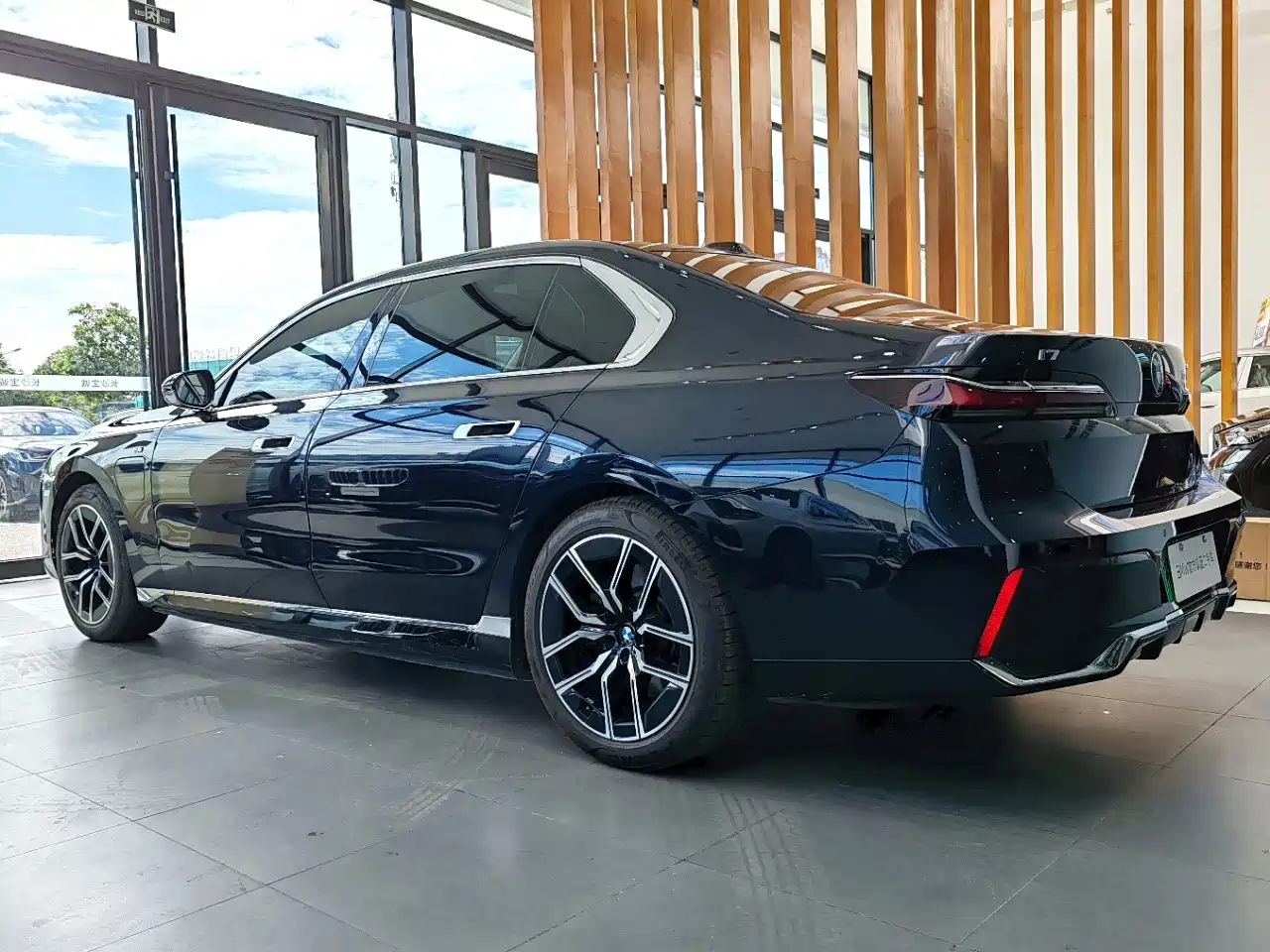 BMW i7 2023 Черный из Китая, фото 2